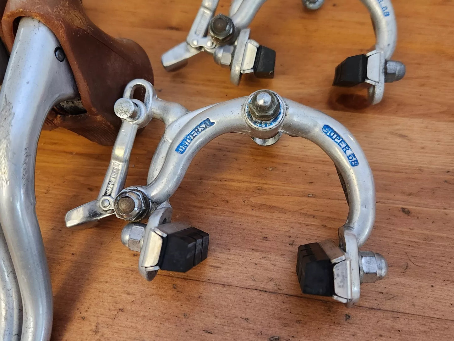 Universal Super 68 brakeset - levers and calipers