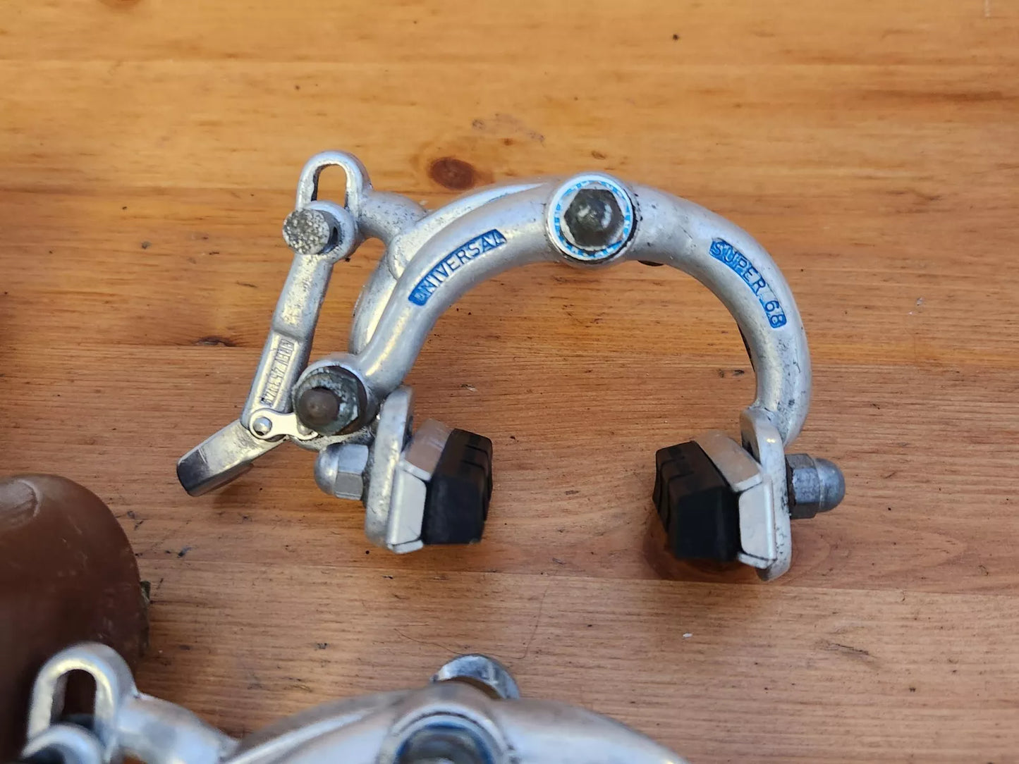 Universal Super 68 brakeset - levers and calipers