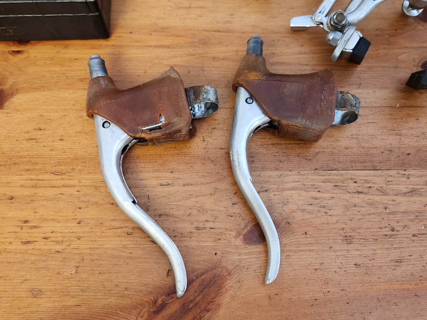 Universal Super 68 brakeset - levers and calipers