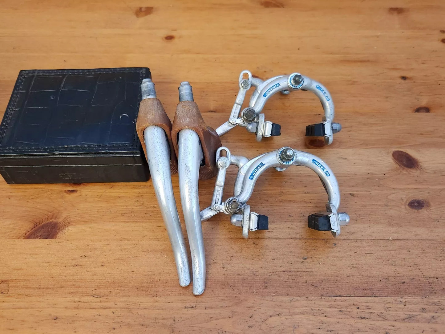 Universal Super 68 brakeset - levers and calipers